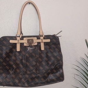Guess purse big size.